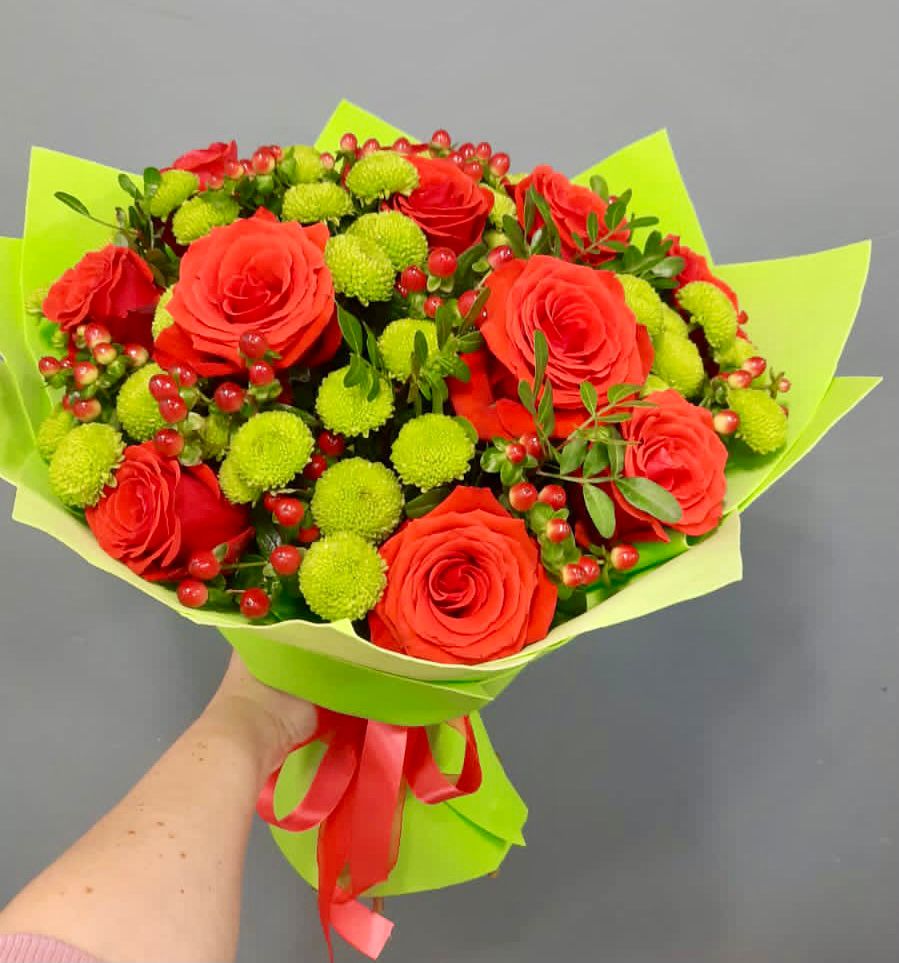 Букет цветов из: Хризантемы и Розы в Поселок кирпичного завода