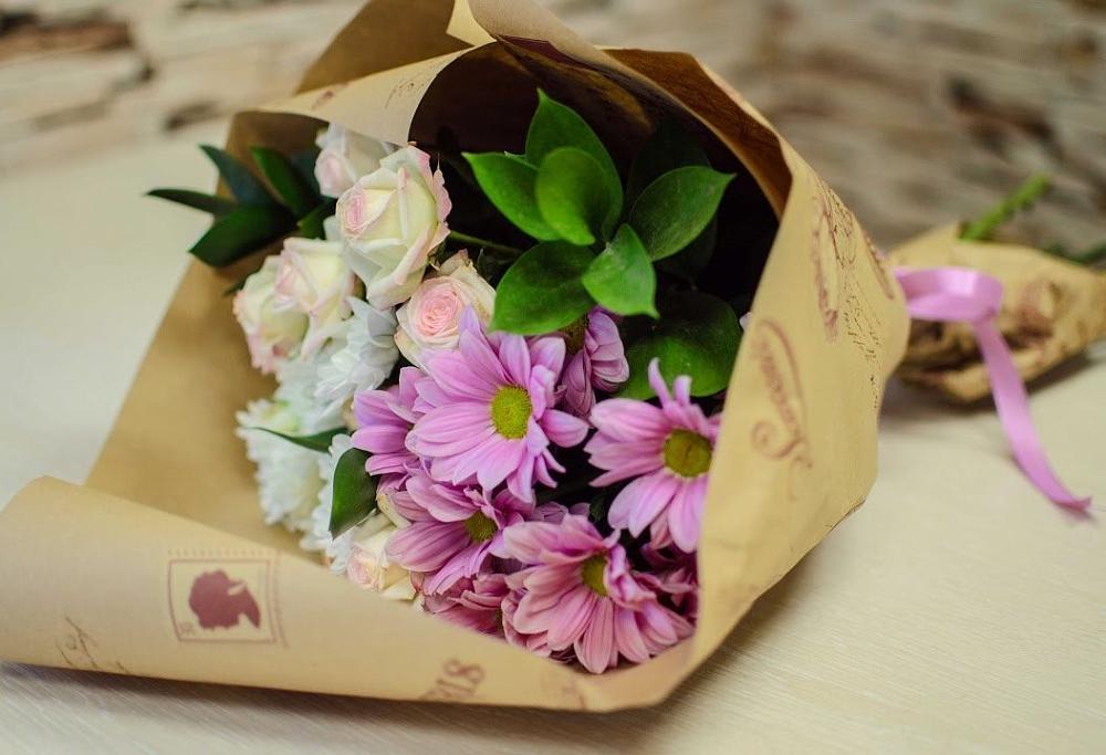 Букет цветов из: Розы и Хризантемы в Поселок кирпичного завода