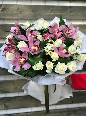 Букет цветов из: Розы и Хризантемы в Поселок кирпичного завода
