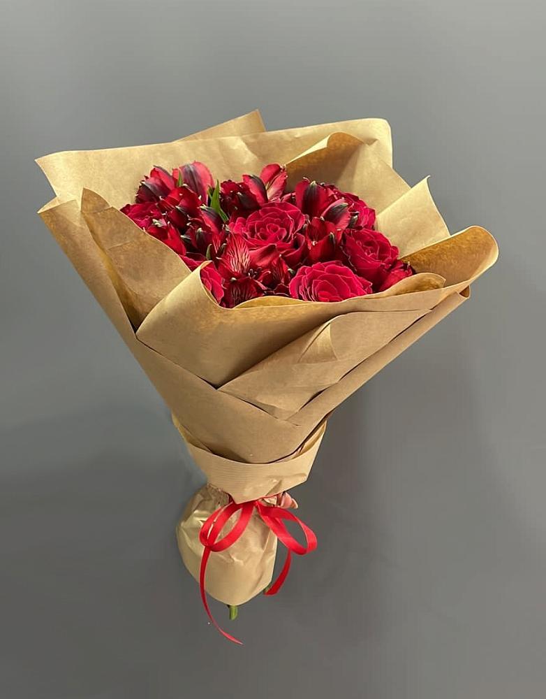 Букет цветов из: Альстромерии и Розы в Поселок кирпичного завода