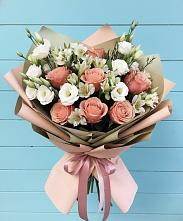 Букет цветов из:  Розы, Альстромерии и Лизиантусы в Поселок кирпичного завода