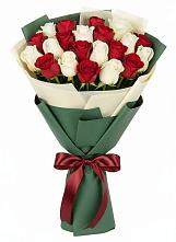 Букет Микс из красных и белых роз в Поселок кирпичного завода