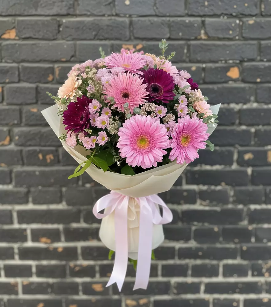 Букет цветов из: Герберы и Хризантемы в Поселок кирпичного завода