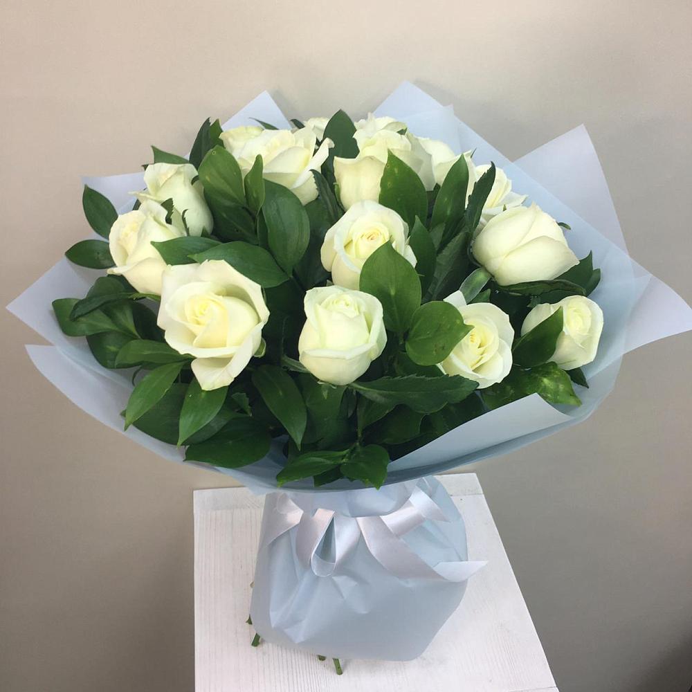 Букет 15 Белых роз Проуд в Поселок кирпичного завода