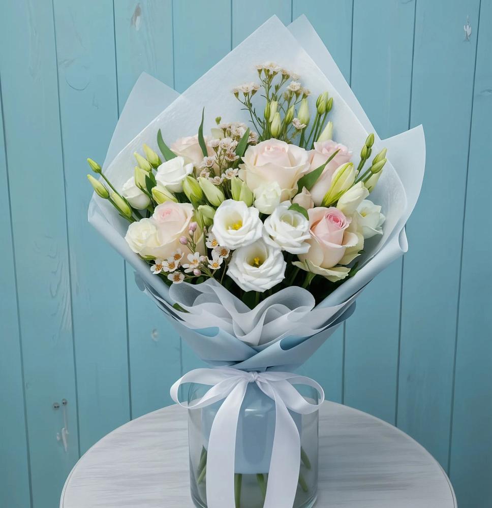 Букет цветов из: Розы и Лизиантусы в Поселок кирпичного завода