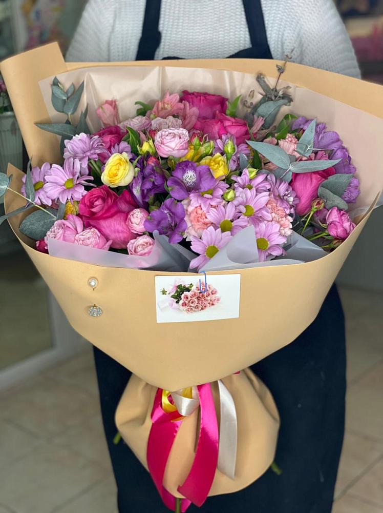 Букет цветов из: Хризантемы, Гвоздики и Альстромерии в Поселок кирпичного завода