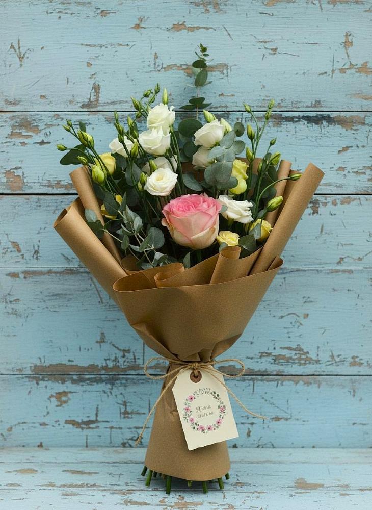 Букет цветов из: Розы и Лизиантусы в Поселок кирпичного завода