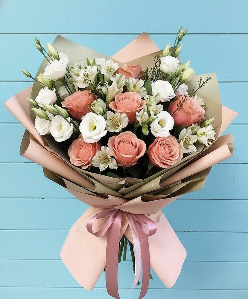 Букет цветов из: Розы, Альстромерии и Лизиантусы в Поселок кирпичного завода