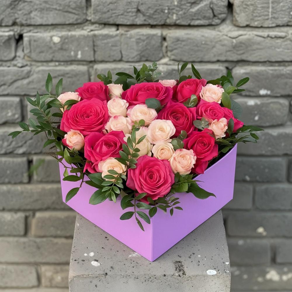 Цветочная композиция из Розы в коробке в Поселок кирпичного завода
