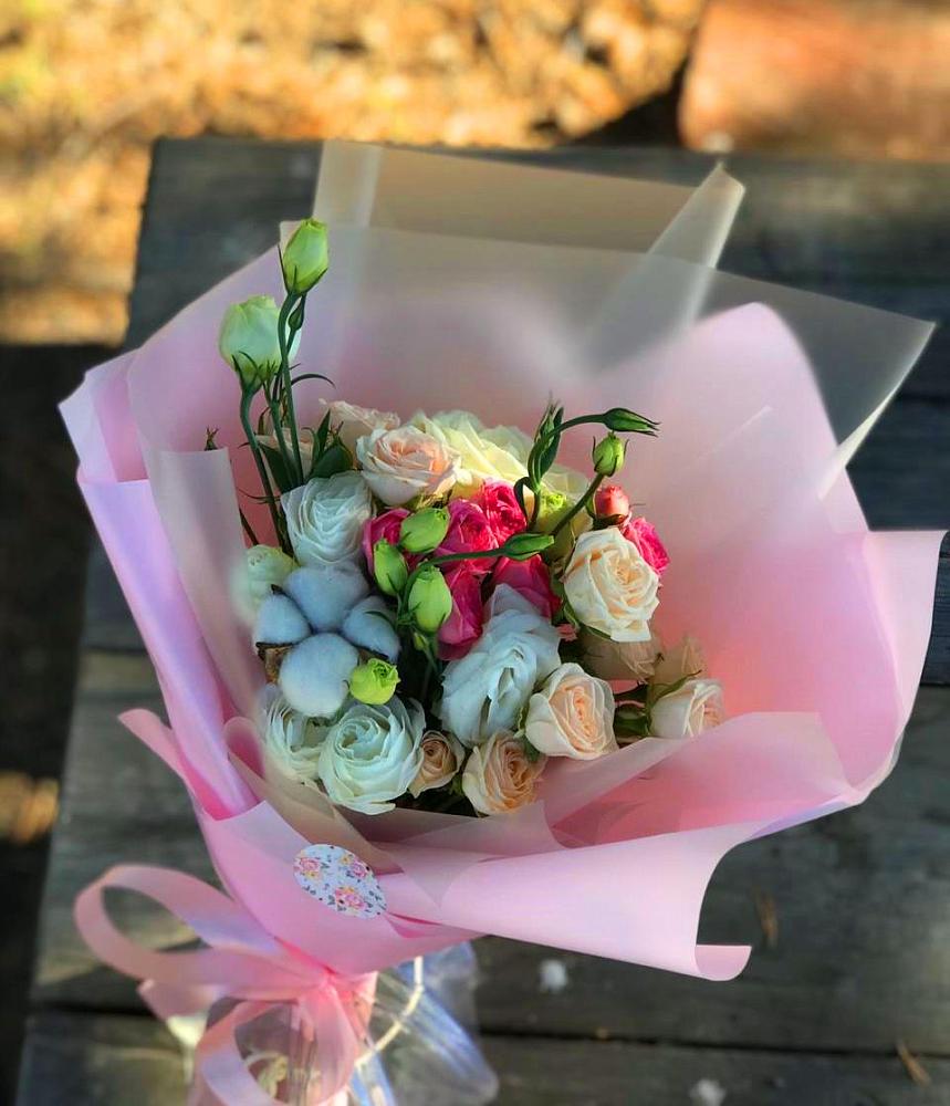 Букет цветов из: Розы и Лизиантусы в Поселок кирпичного завода