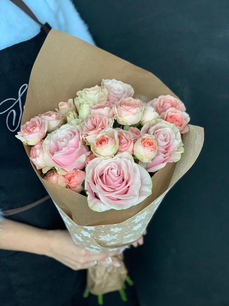 Букет цветов из: Хризантемы и Розы в Поселок кирпичного завода