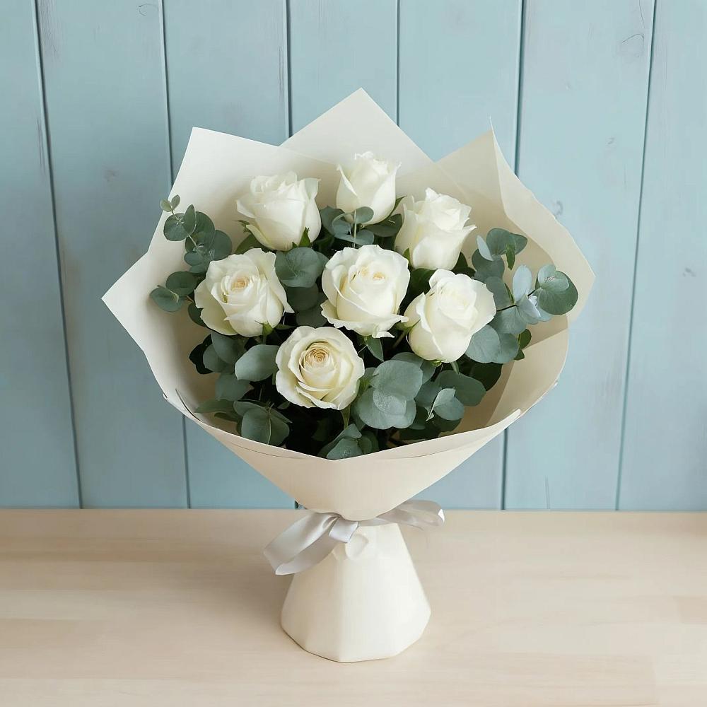 Букет Белые розы в Эвкалипте в Поселок кирпичного завода