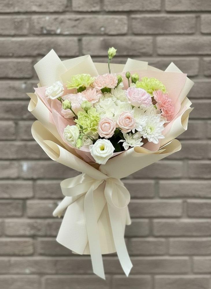 Букет цветов из: Гвоздики, Розы, Лизиантусы и Хризантемы в Поселок кирпичного завода