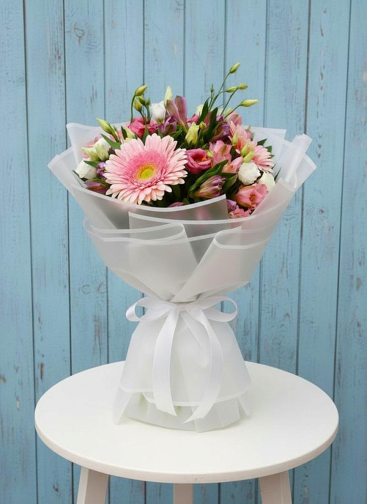 Букет цветов из: Герберы, Альстромерии и Лизиантусы в Поселок кирпичного завода