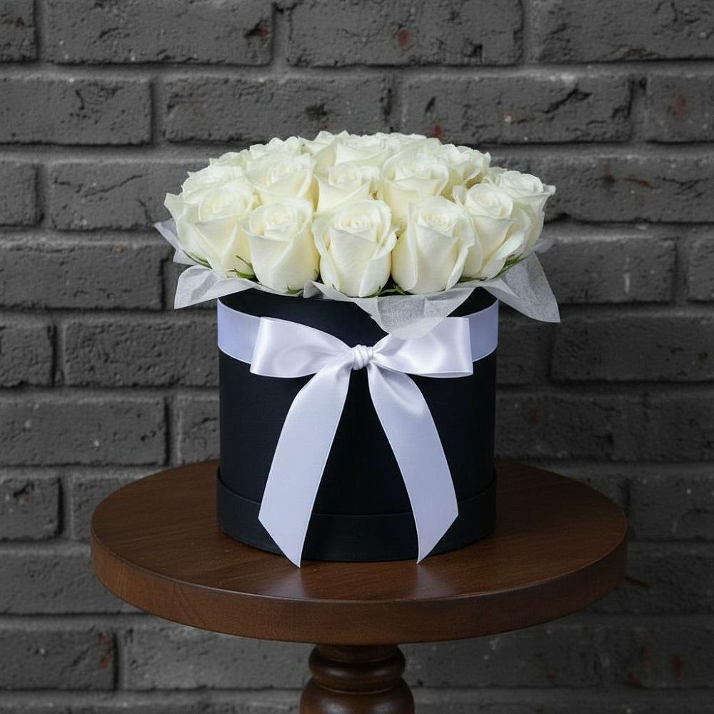 Цветочная композиция из Розы в шляпной коробке в Поселок кирпичного завода