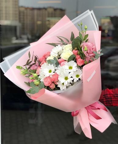 Букет цветов из: Розы, Лизиантусы и Хризантемы в Поселок кирпичного завода