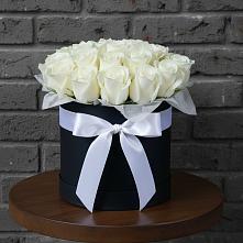 Цветочная композиция из Розы в шляпной коробке в Поселок кирпичного завода