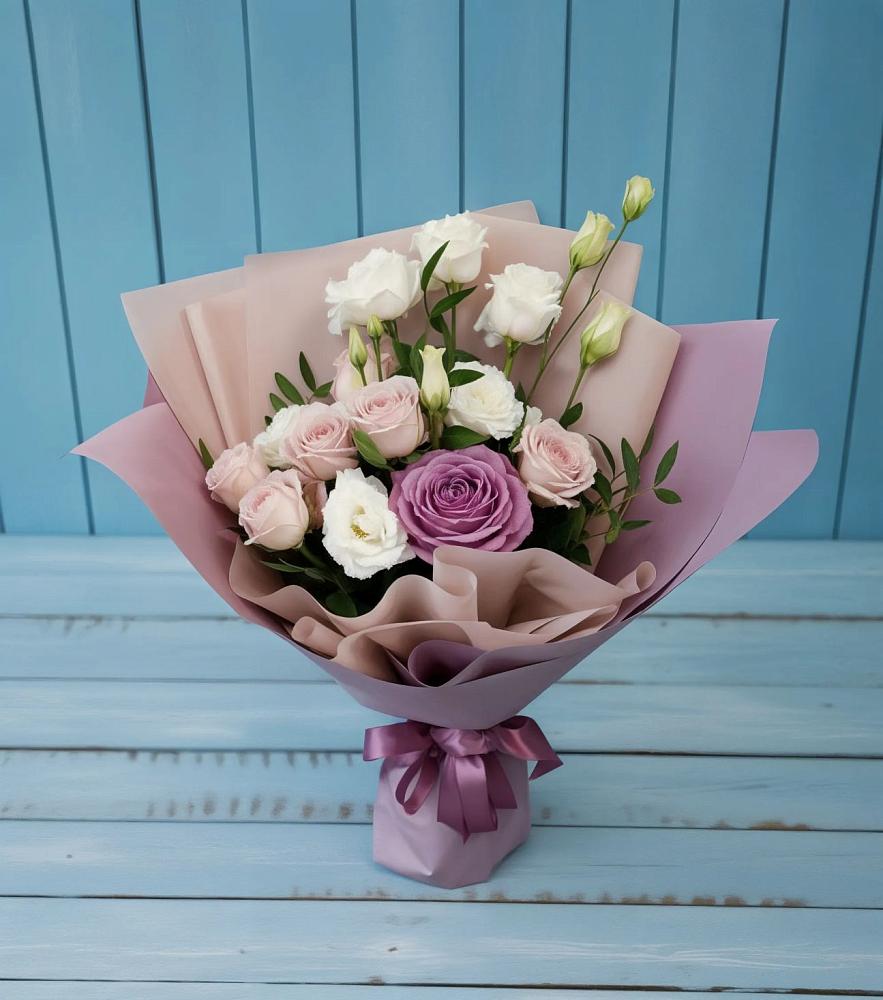 Букет цветов из: Розы и Лизиантусы в Поселок кирпичного завода